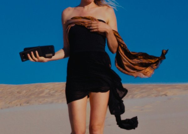 Quelles sont les meilleures astuces pour harmoniser des bijoux en émail avec une robe de soirée?