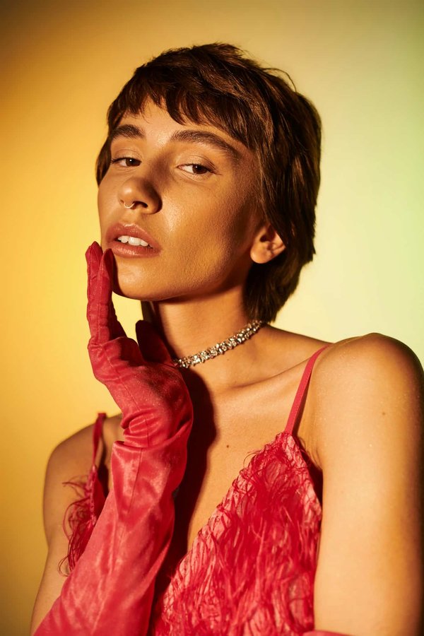 Quels sont les conseils pour porter un trench-coat avec élégance?